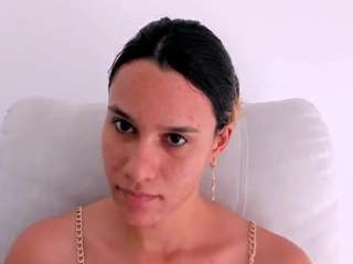 kelayabrunette