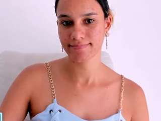 kelayabrunette