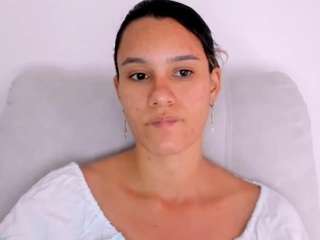 kelayabrunette