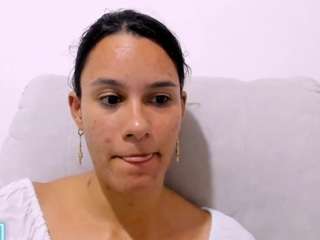 kelayabrunette