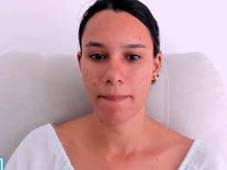 kelayabrunette