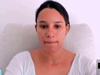 kelayabrunette