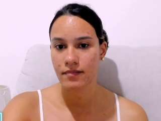 kelayabrunette
