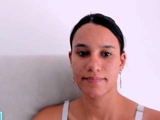 kelayabrunette