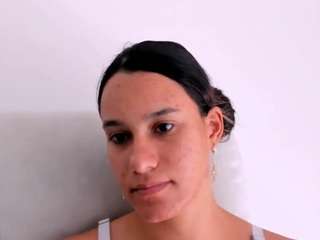 kelayabrunette