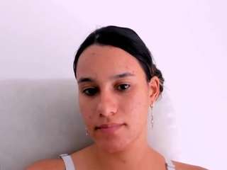 kelayabrunette