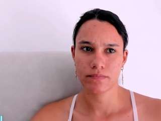 kelayabrunette