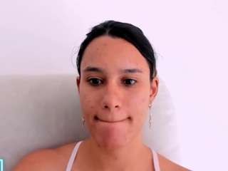 kelayabrunette