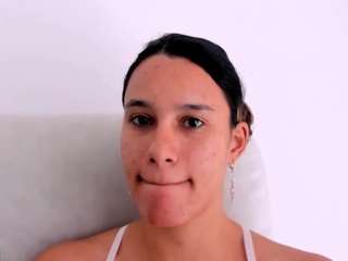 kelayabrunette
