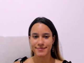 kelayabrunette