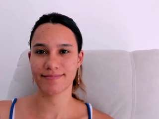 kelayabrunette