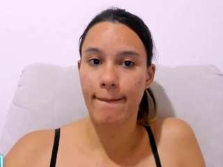 kelayabrunette