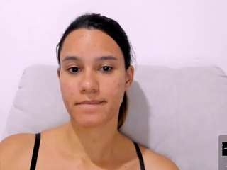kelayabrunette