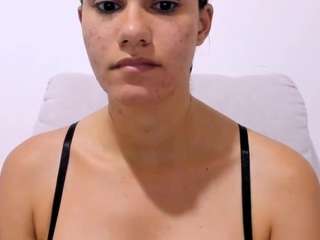 kelayabrunette