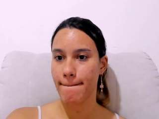 kelayabrunette