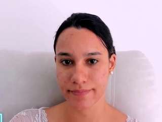 kelayabrunette