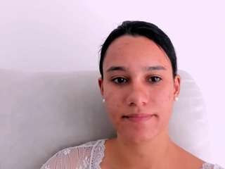 kelayabrunette