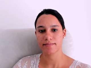 kelayabrunette