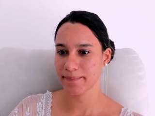 kelayabrunette