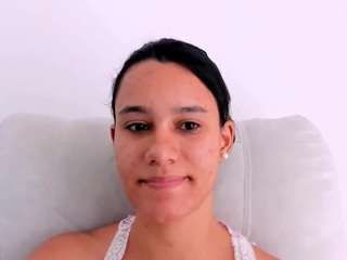 kelayabrunette