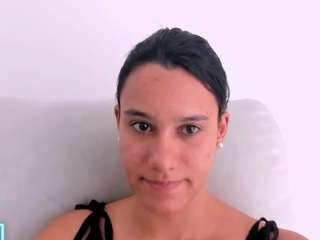 kelayabrunette