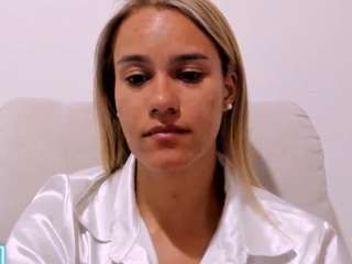 kelayabrunette