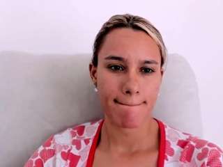 kelayabrunette