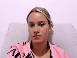kelayabrunette