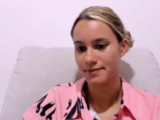 kelayabrunette
