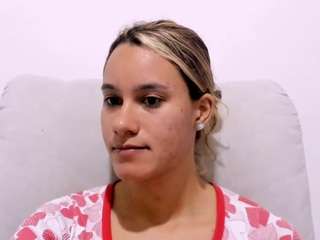 kelayabrunette
