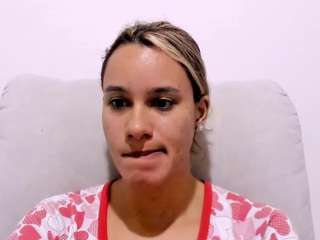 kelayabrunette