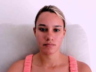 kelayabrunette