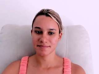 kelayabrunette