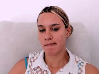 kelayabrunette