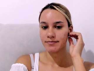 kelayabrunette