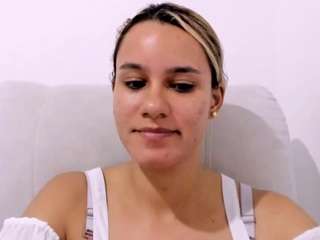 kelayabrunette