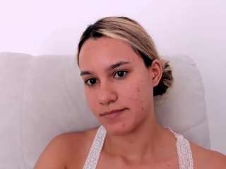 kelayabrunette
