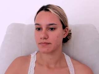 kelayabrunette