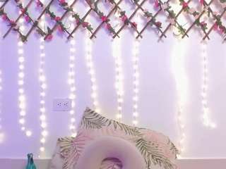 le modèle naughtyebonyy est en webcam porno dans un show sur le site camsoda, il possède les tags suivants: amateur,flashing,young-adult,wet,toys,teen-18,tease,strip,spank,pussy,orgasm,no smoking,no drinking,ass,lush,lovense,massage,fingers,control,asshole