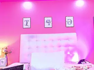 naughtyebonyy's Live Sex Cam Show