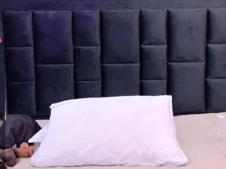 naughtyebonyy's Live Sex Cam Show