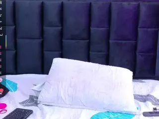 naughtyebonyy's Live Sex Cam Show