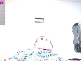 Thickebonymilf's cam show statistics and live stream