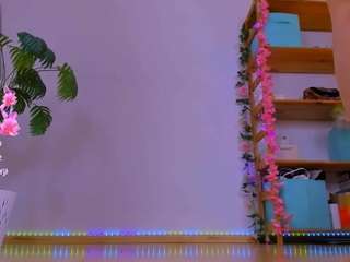 Live webcam model fly-kitty on Soda Cams