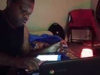 Live cam show with zeeky2896