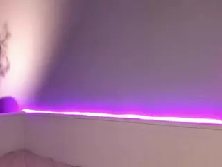 LinaStones's Live Sex Cam Show