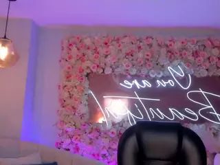 MaraRicci's Live Sex Cam Show