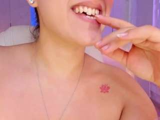 nathalie-rivers Live Webcam on CamSoda