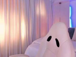 Nathalie Rivers live webcam show