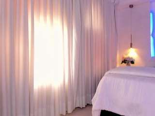 Nathalie Rivers live webcam show